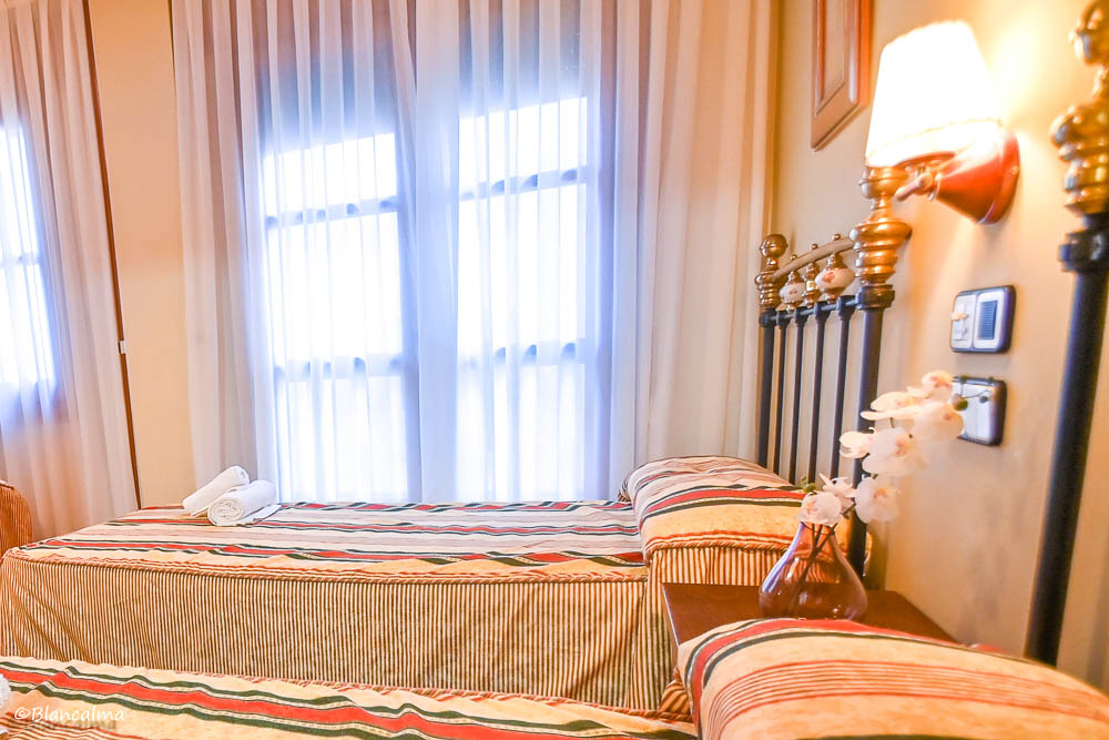 El Cid en Posada Los Leones hotel en Berlanga de Duero camas 2