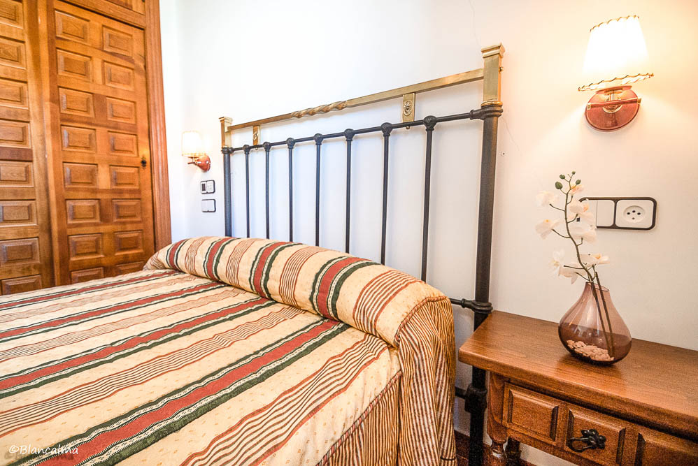 Hotel en Berlanga la Rueda en Posada Los Leones cama
